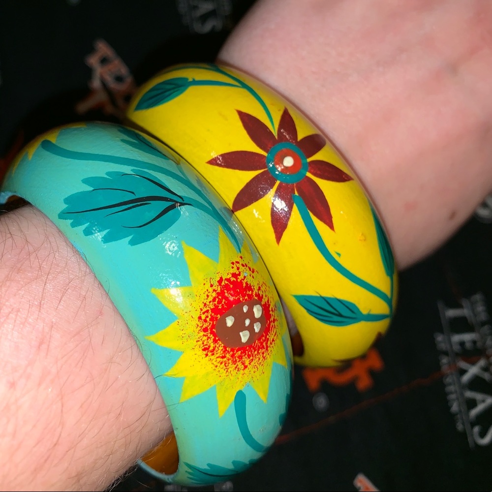 2 spring/summer floral vacay wooden bracelets NWT